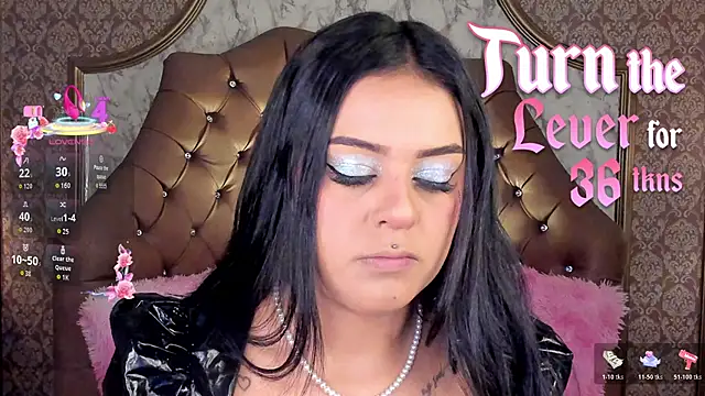 Snapshot of SoffiQueen chatting on June 5, 2:34 pm SoffiQueen online show from June 5, 2:34 pm