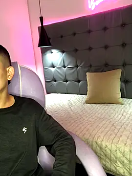 JackSwan18 online show from October 8, 12:30 am