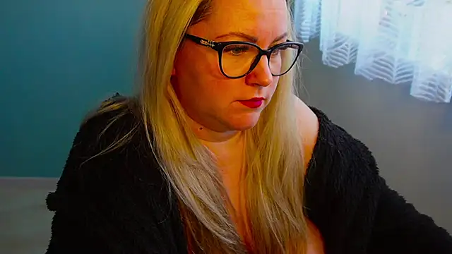 queenpeachi online show from December 17, 10:12 am