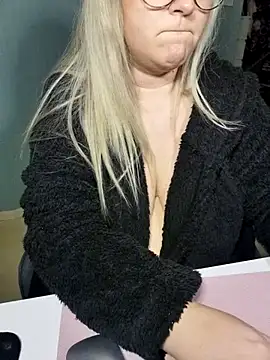 queenpeachi online show from January 21, 3:43 pm