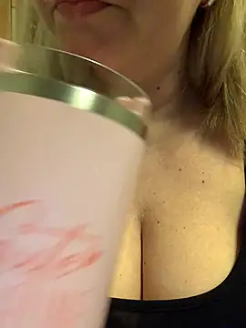 queenpeachi online show from January 28, 5:22 am
