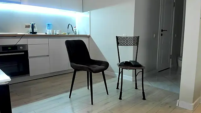 Snapshot of Emma_Flin chatting on December 4, 11:19 am Emma Flin online show from December 4, 11:19 am