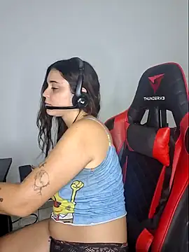 Snapshot of luuhcat09 chatting on February 7, 1:47 am luuhcat09 online show from February 7, 1:47 am