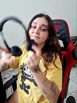 Snapshot of luuhcat09 chatting on February 11, 2:13 pm luuhcat09 online show from February 11, 2:13 pm