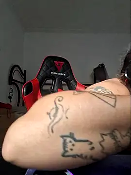 Snapshot of luuhcat09 chatting on October 13, 5:57 pm luuhcat09 online show from October 13, 5:57 pm