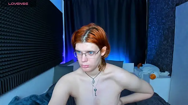Snapshot of KIKI_Krash chatting on December 3, 10:17 am KIKI Krash online show from December 3, 10:17 am