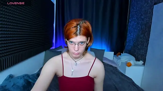 Snapshot of KIKI_Krash chatting on December 3, 1:21 pm KIKI Krash online show from December 3, 1:21 pm