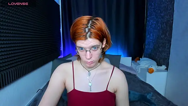 Snapshot of KIKI_Krash chatting on December 3, 7:33 pm KIKI Krash online show from December 3, 7:33 pm