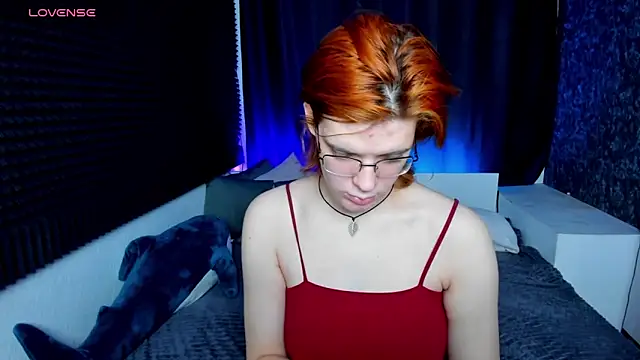 Snapshot of KIKI_Krash chatting on December 9, 10:22 am KIKI Krash online show from December 9, 10:22 am