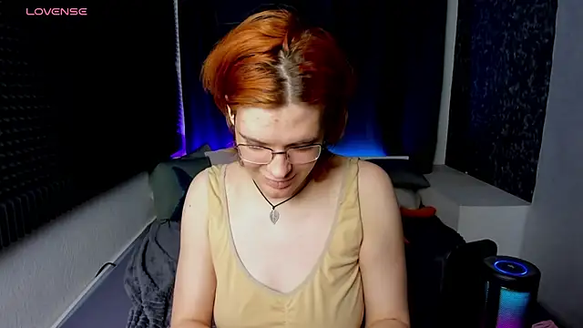Snapshot of KIKI_Krash chatting on December 11, 4:53 pm KIKI Krash online show from December 11, 4:53 pm