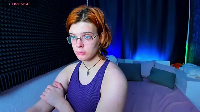 Snapshot of KIKI_Krash chatting on December 16, 10:18 am KIKI Krash online show from December 16, 10:18 am