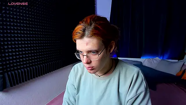 Snapshot of KIKI_Krash chatting on December 18, 10:30 am KIKI Krash online show from December 18, 10:30 am