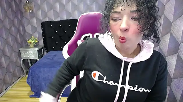 Sofiacowperx online show from February 4, 2:10 pm