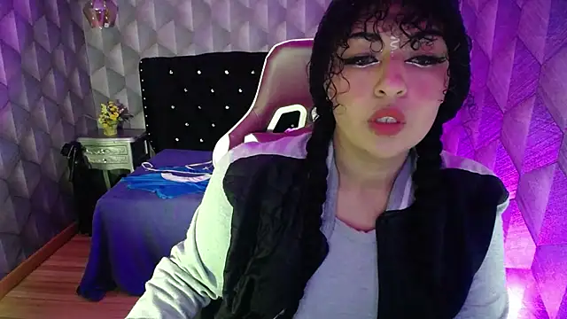 Sofiacowperx online show from February 21, 1:11 pm