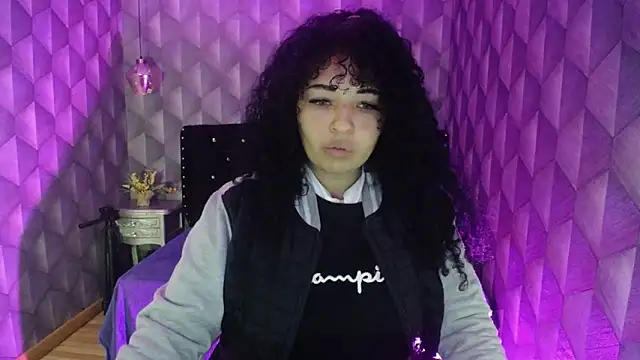 Sofiacowperx online show from February 28, 1:14 pm