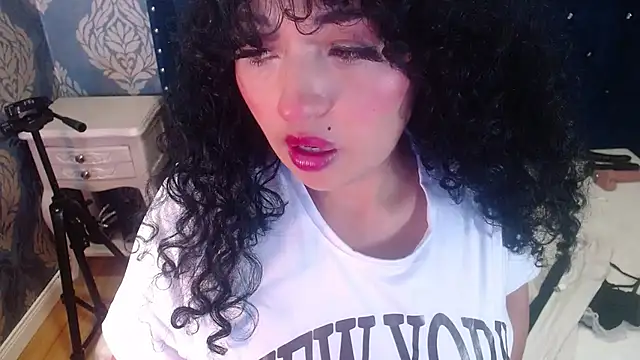 Snapshot of Sofiacowperx chatting on July 23, 2:26 pm Sofiacowperx online show from July 23, 2:26 pm