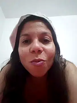 Snapshot of Carliina_Soussa chatting on December 21, 9:15 pm Carliina Soussa online show from December 21, 9:15 pm