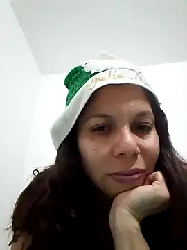 Snapshot of Carliina_Soussa chatting on December 23, 8:03 pm Carliina Soussa online show from December 23, 8:03 pm