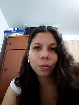 Snapshot of Carliina_Soussa chatting on December 28, 10:23 pm Carliina Soussa online show from December 28, 10:23 pm