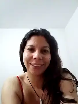Snapshot of Carliina_Soussa chatting on January 2, 2:57 pm Carliina Soussa online show from January 2, 2:57 pm