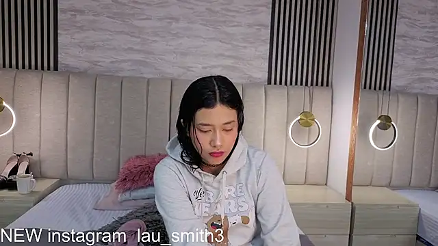 laura smith33 online show from February 10, 11:36 am