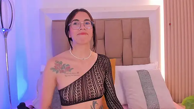 Snapshot of Clarisse28 chatting on October 12, 7:02 pm Clarisse28 online show from October 12, 7:02 pm