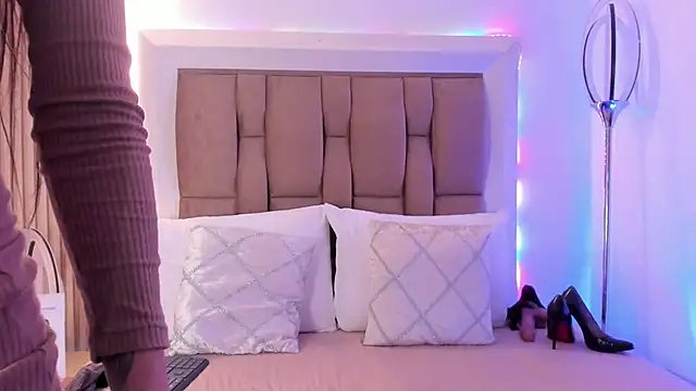 Snapshot of Clarisse28 chatting on November 27, 2:13 am Clarisse28 online show from November 27, 2:13 am