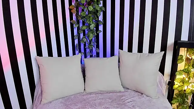 liz goth online show from January 13, 2:44 pm