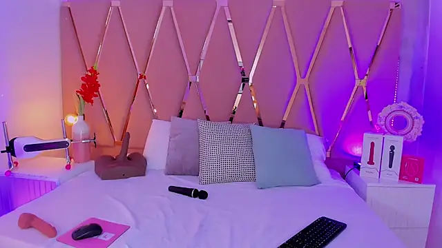 madyjames online show from July 21, 1:24 pm