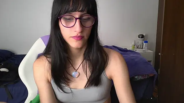 Snapshot of Alice_love29 chatting on February 3, 12:04 am Alice love29 online show from February 3, 12:04 am