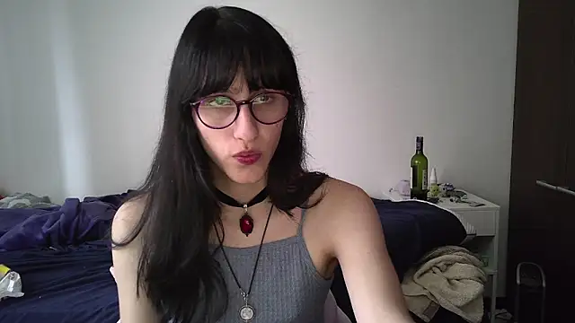 Snapshot of Alice_love29 chatting on February 13, 8:45 pm Alice love29 online show from February 13, 8:45 pm