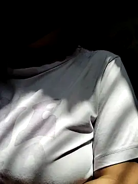Snapshot of illay_love chatting on May 12, 5:15 am illay love online show from May 12, 5:15 am