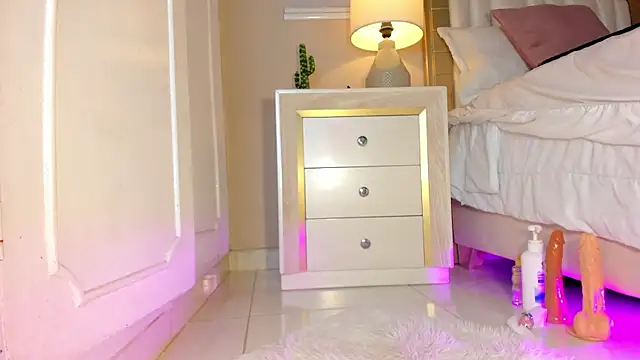 Snapshot of zoe_sky_ chatting on March 11, 5:46 pm zoe sky online show from March 11, 5:46 pm