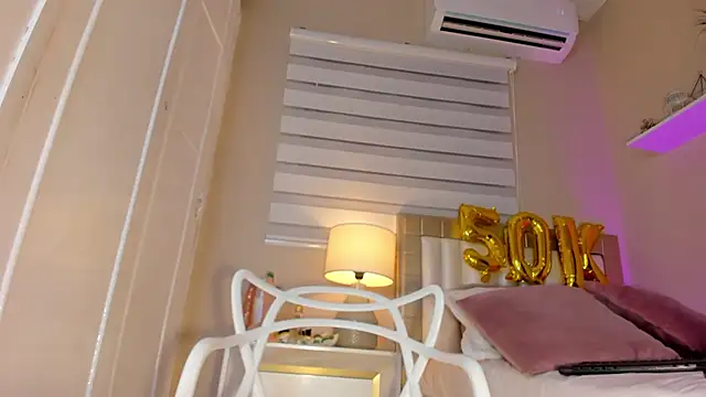 Snapshot of zoe_sky_ chatting on March 15, 11:40 am zoe sky online show from March 15, 11:40 am