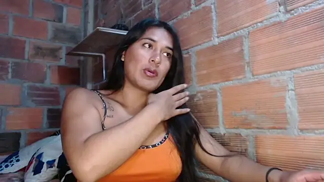 Snapshot of _karolxxx_ chatting on February 12, 2:32 pm karolxxx online show from February 12, 2:32 pm