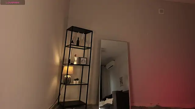 Snapshot of elfinvibes chatting on September 26, 6:17 am elfinvibes online show from September 26, 6:17 am