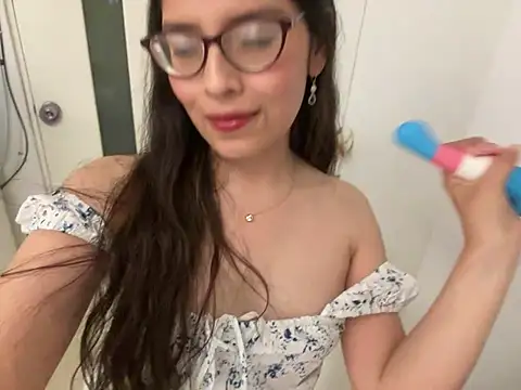 ForeverLola2024 online show from January 1, 6:05 am