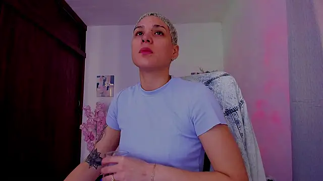 Charlee pink online show from September 26, 1:37 pm