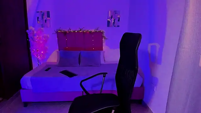 Charlee pink online show from October 12, 4:28 pm