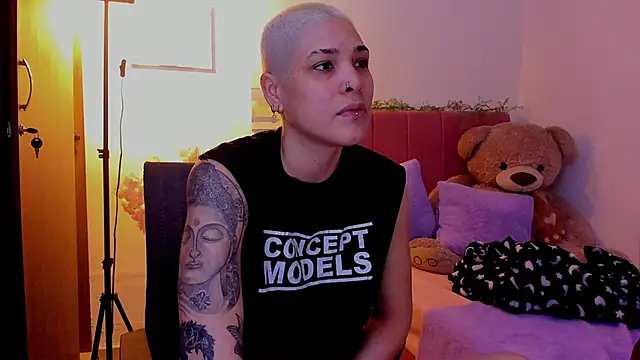 Charlee pink online show from March 24, 7:30 pm