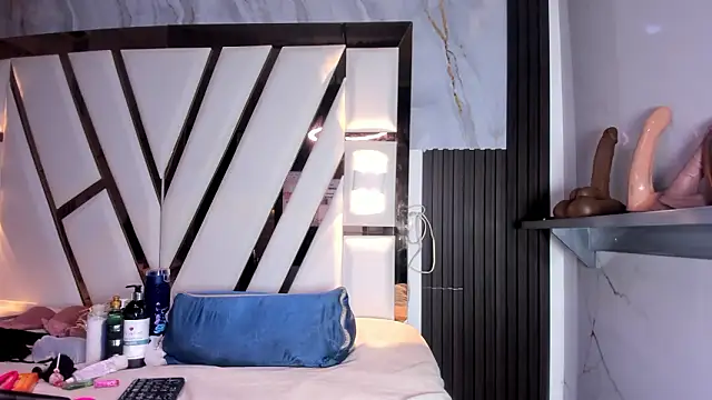 lola hornei online show from February 7, 11:47 am