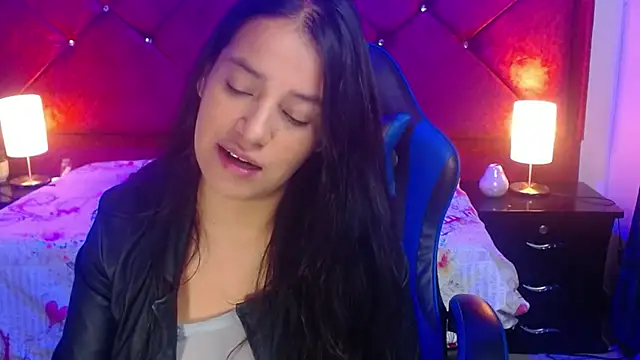 Snapshot of Julietacollins06 chatting on April 23, 1:13 pm Julietacollins06 online show from April 23, 1:13 pm