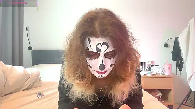 Alice Pinkhead online show from October 31, 8:15 am