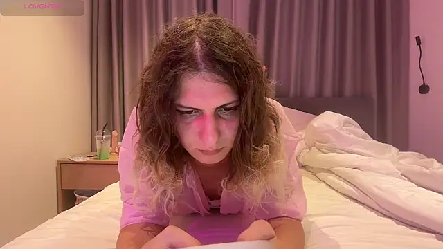 Alice Pinkhead online show from December 18, 5:57 am