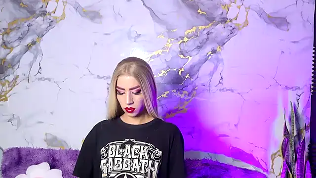 BrianaSchafer online show from March 25, 7:09 pm