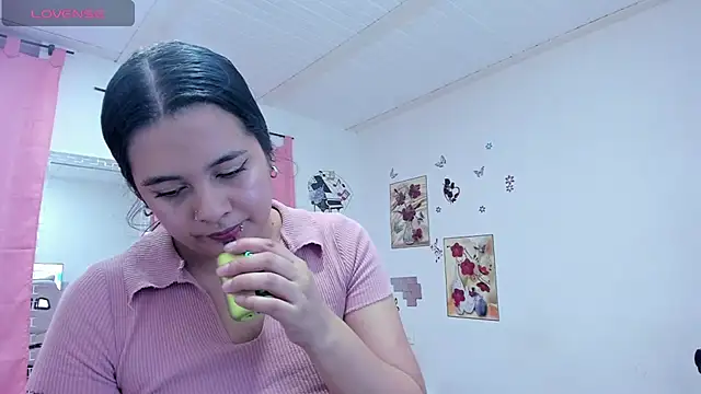 SophieWoods  online show from December 20, 3:42 pm