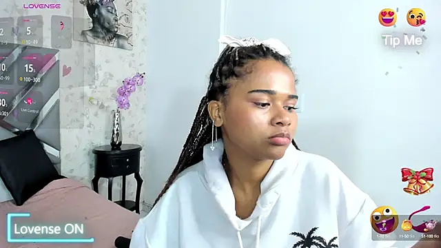 Snapshot of moon_HoneyX chatting on December 7, 3:19 pm moon HoneyX online show from December 7, 3:19 pm