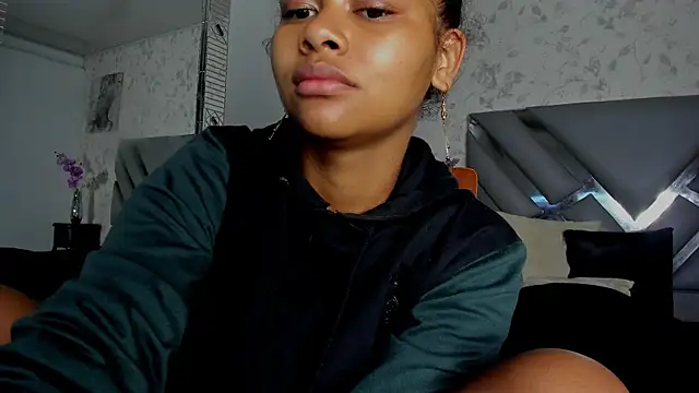 Snapshot of moon_HoneyX chatting on February 2, 12:24 pm moon HoneyX online show from February 2, 12:24 pm