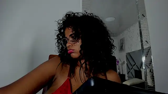 Snapshot of moon_HoneyX chatting on February 4, 7:00 pm moon HoneyX online show from February 4, 7:00 pm