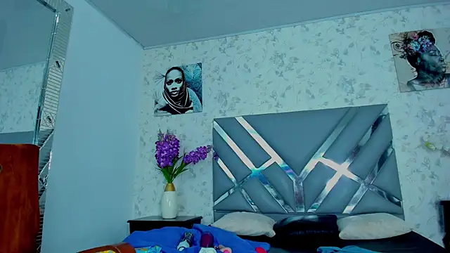 Snapshot of moon_HoneyX chatting on February 12, 5:58 pm moon HoneyX online show from February 12, 5:58 pm